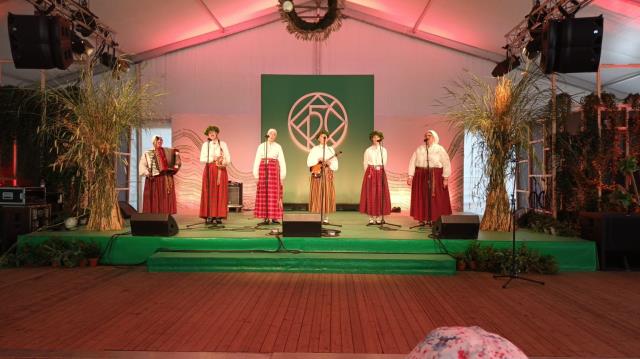 Folkloras kopa "Olūteņš"